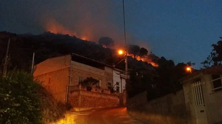Guspini, il monte Margherita continua a bruciare
