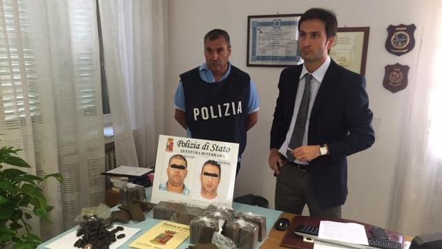 Il dirigente della Mobile Andrea Crucianelli illustra l'operazione