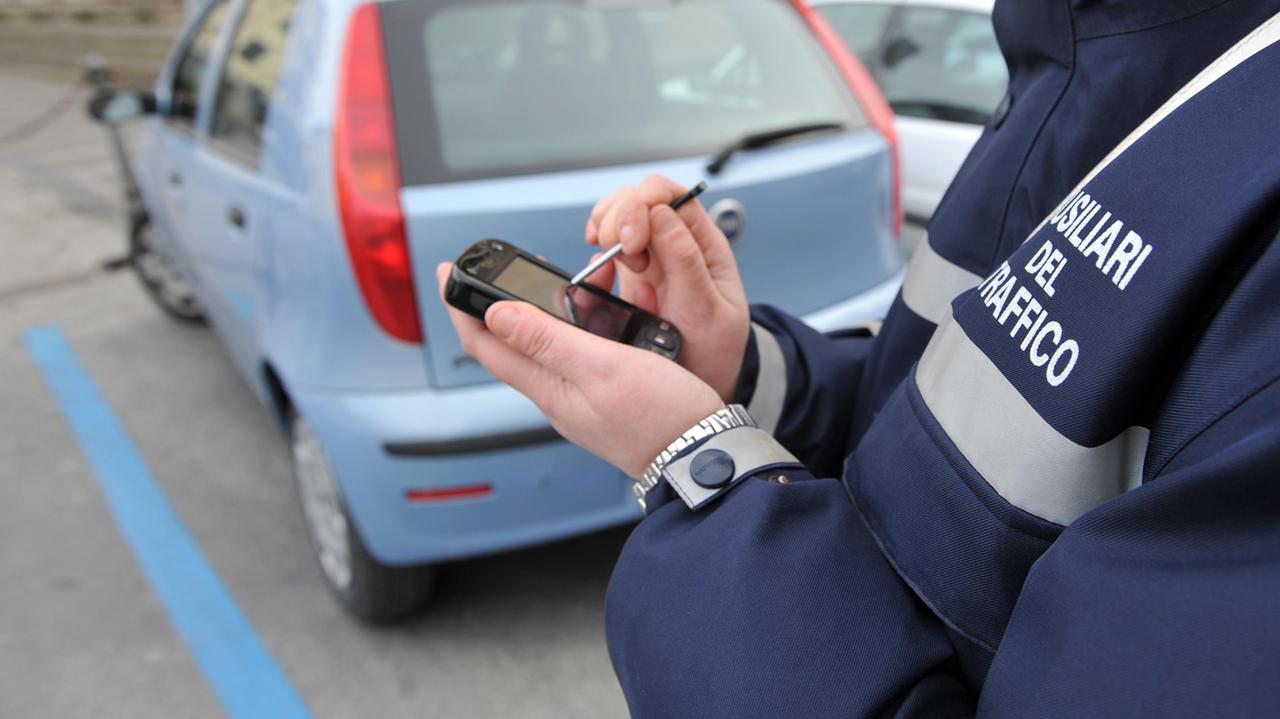 Strisce blu, rabbia contro il caro-sosta