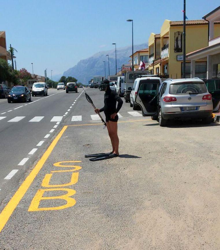 Il buontempone alla fermata del "sub" alla Caletta