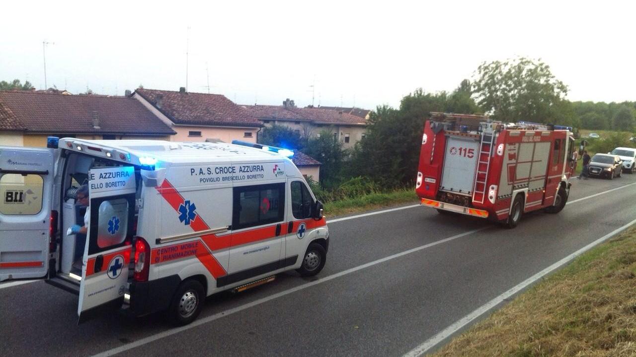 Auto vola giù dall'argine a Boretto, due feriti gravi