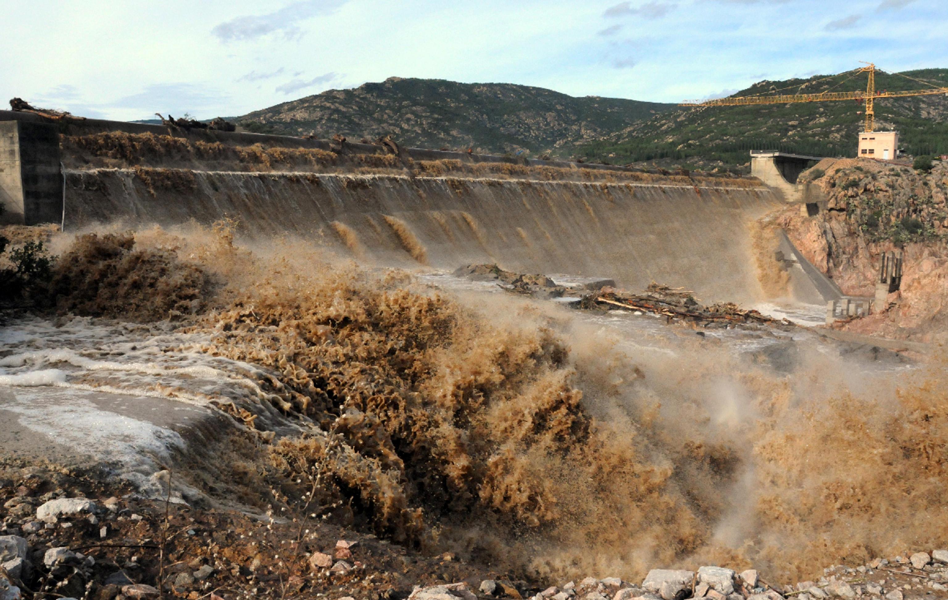 La diga Maccheronis nei giorni dell'alluvione