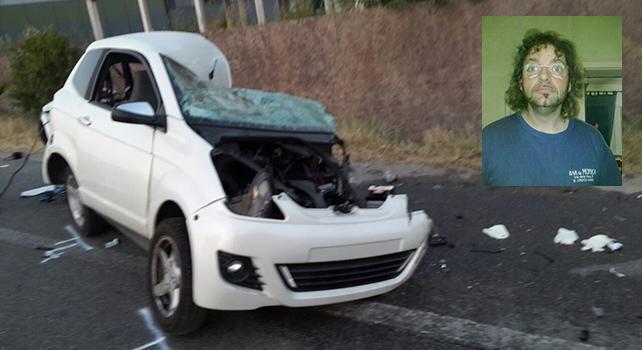 La minicar distrutta e, nel riquadro, la vittima