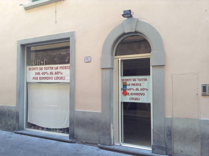 Il negozio Corsi di via Garibaldi in via di ristrutturazione