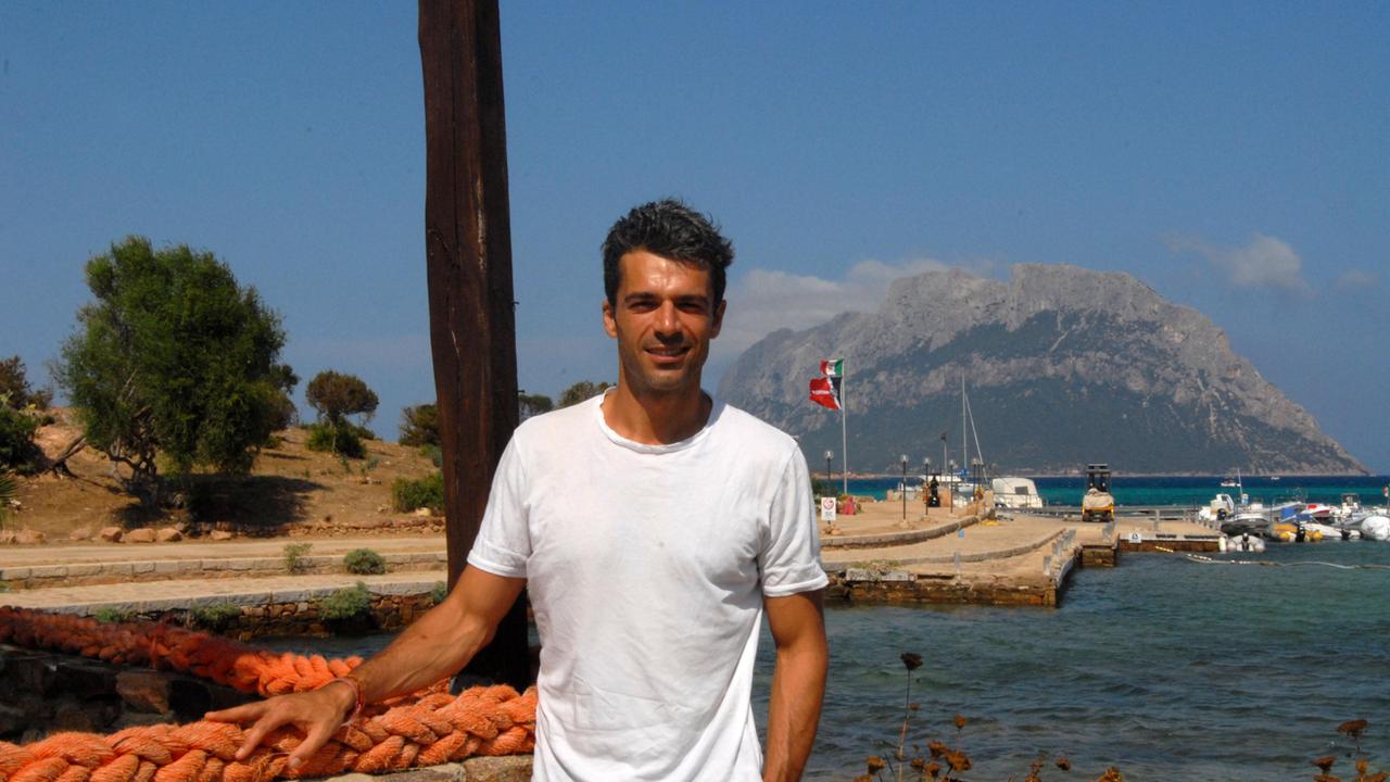 Luca Argentero a Porto San Paolo davanti all'isola di Tavolara