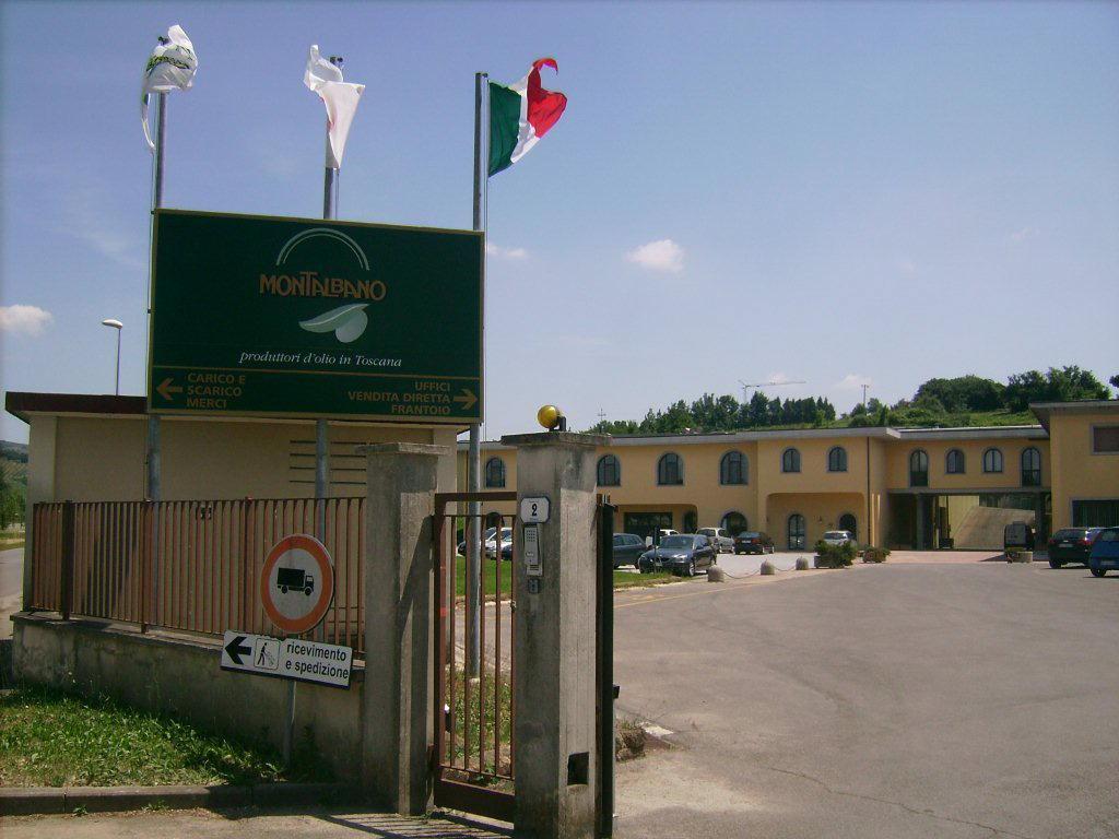 L'oleificio Montalbano di Vinci (foto agenzia Carlo Sestini)