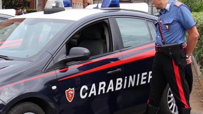 Droga, giovane arrestato dai carabinieri in via Rosa del Tirreno