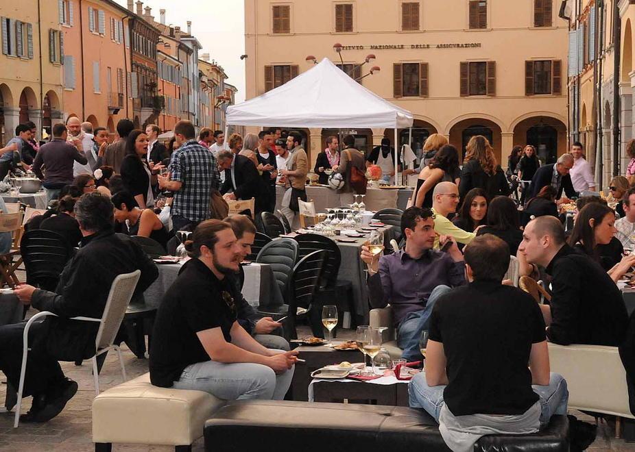 Carpi, la movida crea tensione in centro: un comitato per il silenzio 