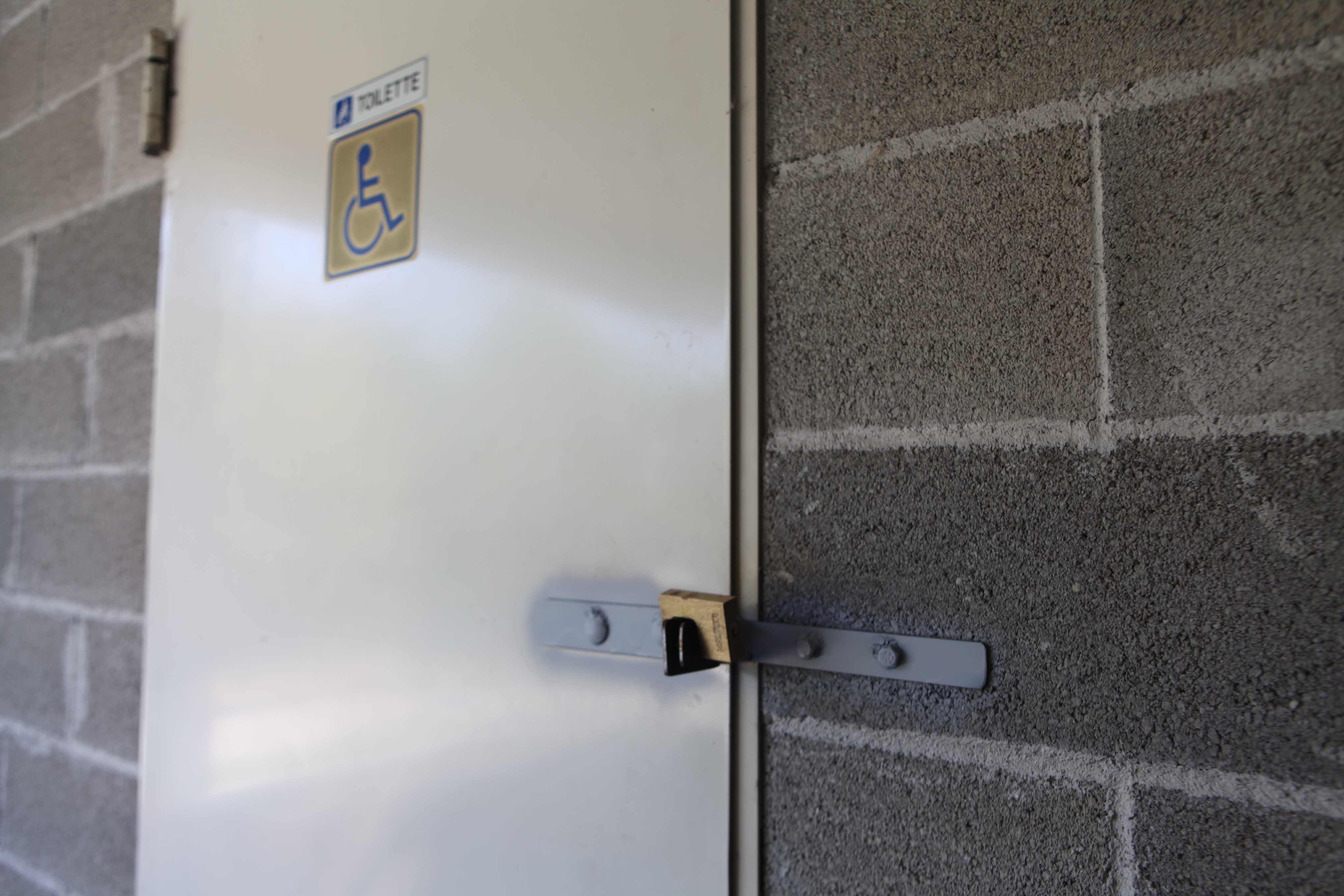 Degrado, porte sbarrate all’ex Gasometro