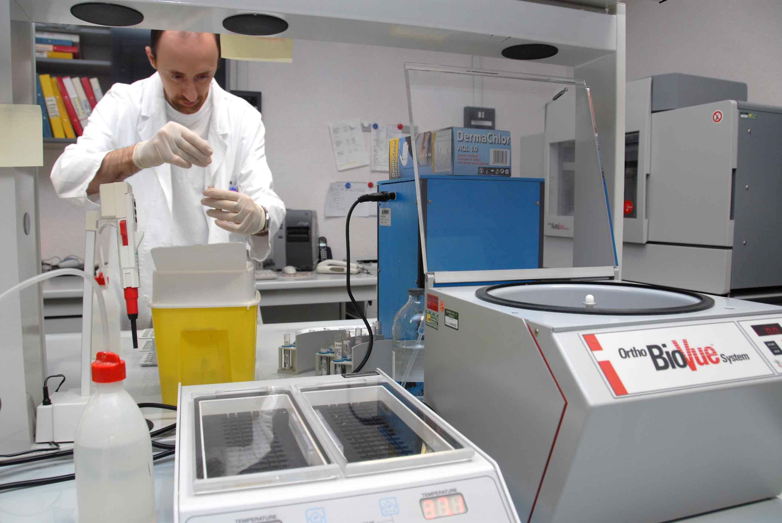 Un laboratorio tecnico di analisi (archivio)