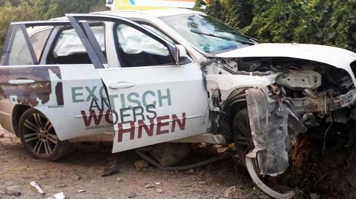 Auto contro il muro, avanti con le indagini
