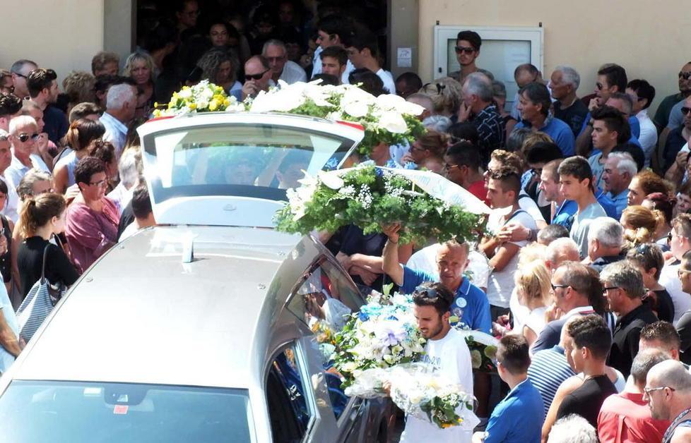 Lacrime e applausi per Luca e Valerio 