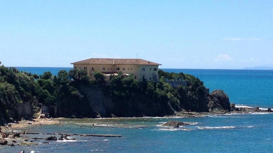 Villa Godilonda, denuncia per le potature nel giardino