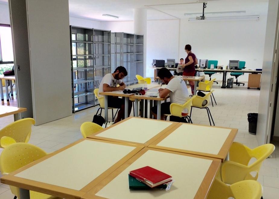 Biblioteca senza i libri e l’aria condizionata 