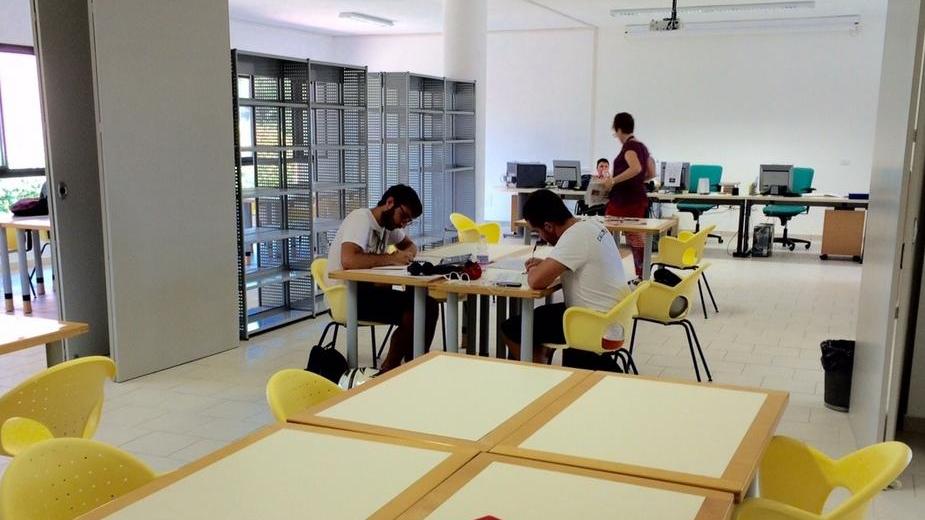 Biblioteca senza i libri e l’aria condizionata