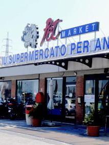 Zuffa tra cani, ferito alla caviglia 
