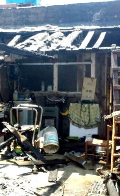 Un incendio distrugge una veranda e una roulotte