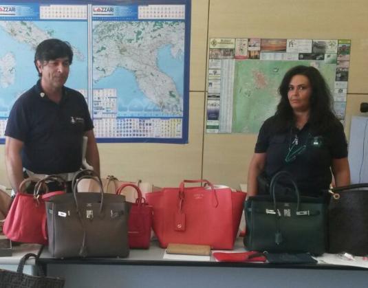 Polizia locale, chioschi nel mirino 