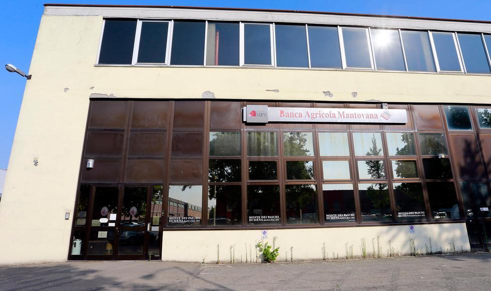 Banditi “rasta” rapinano la banca 