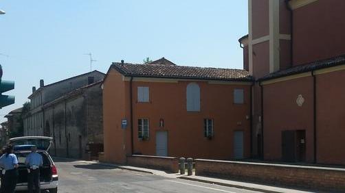 Bambino investito da un’auto mentre attraversa la strada