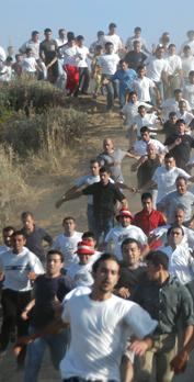 La carica dei corridori, a Sedilo l’Ardia a piedi 