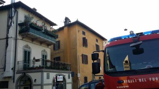 Incendio della canna fumaria in piazza Mercatale