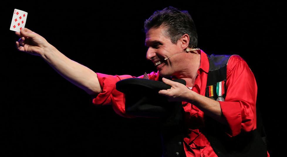 Festareggio si presenta con il comico Raul Cremona 