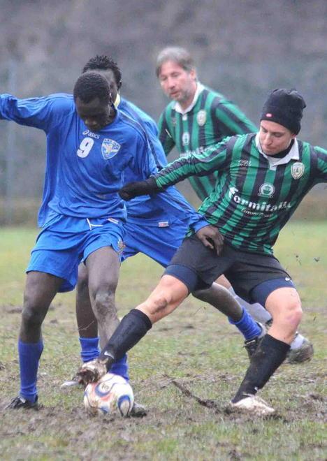A Le Piastre torna il calcio per unire residenti e profughi