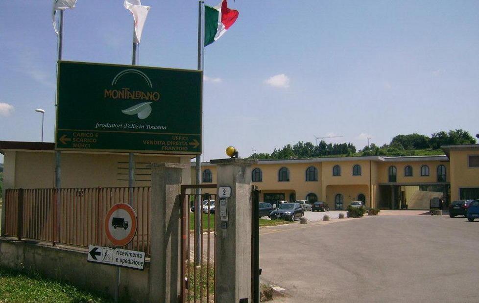 Folgorato mentre lavora alla cabina 
