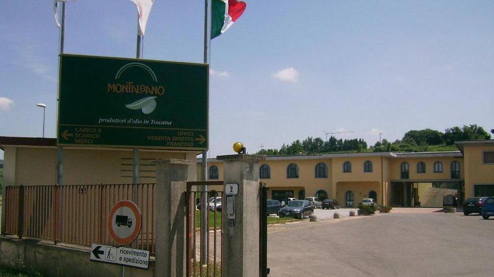 Folgorato mentre lavora alla cabina