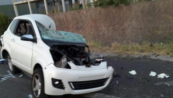 Muore travolto da un’auto mentre guida una minicar 