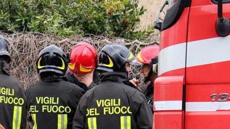 A fuoco una roulotte, paura al campeggio