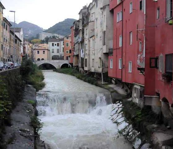 «Fognature nere interrotte sversamenti nel Carrione» 