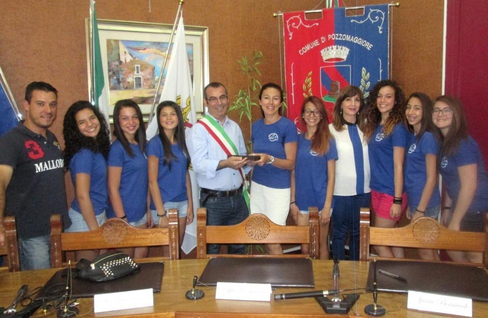 Pozzomaggiore: sette ballerine dal sindaco