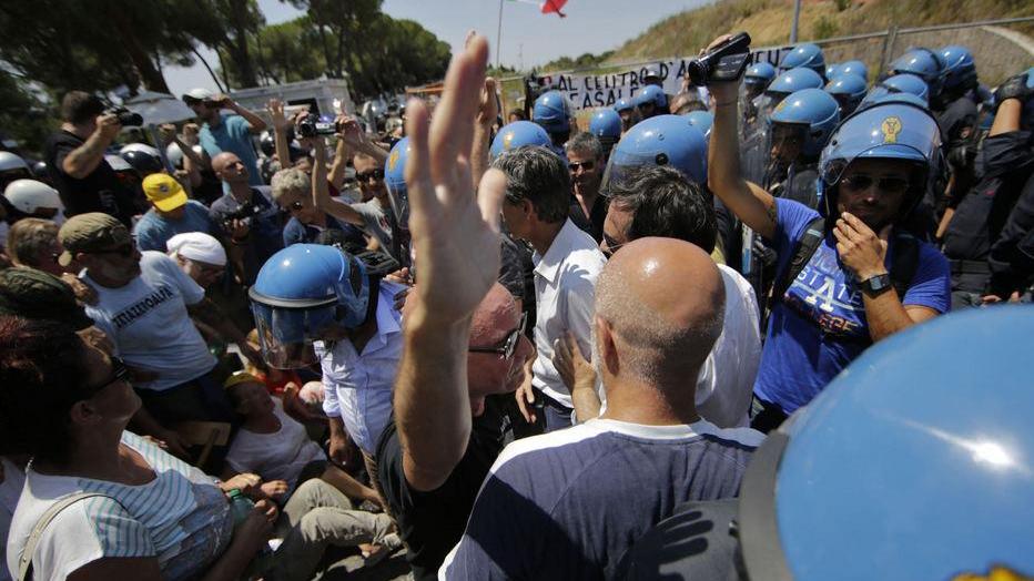 Barricate a San Nicola Daspo per i contestatori