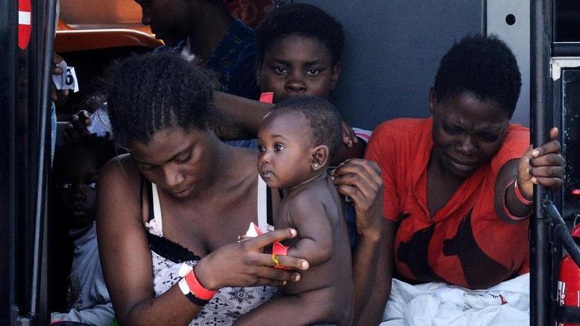 Rivolte contro i profughi nel segno delle polemiche
