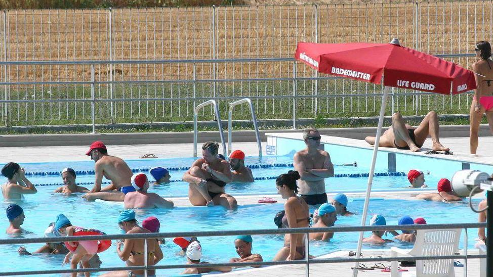 Contro l’afa un bel tuffo in piscina