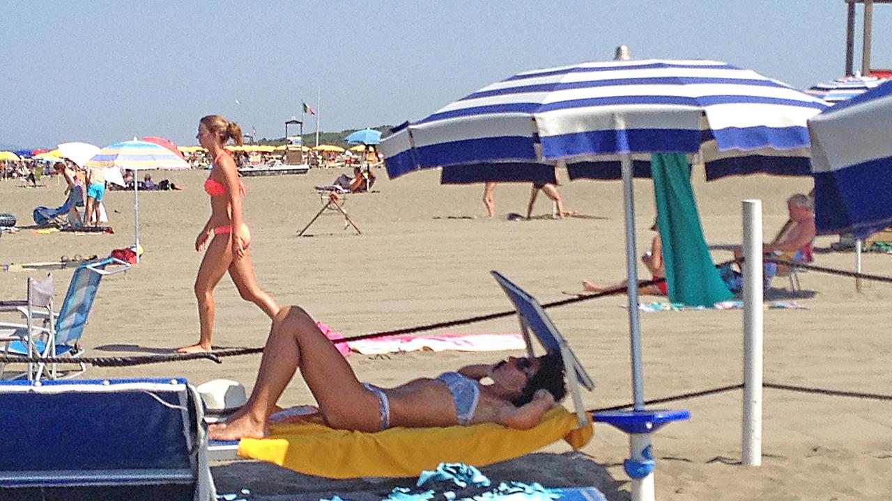 Agnese Renzi in spiaggia all'Etruria beach di Castagneto (foto di Divina Vitale)