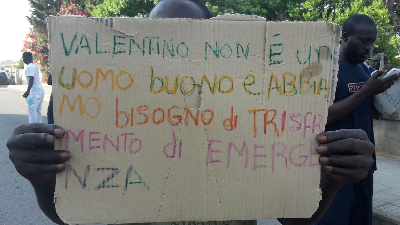 La manifestazione di protesta dei rifugiati a Palmadula