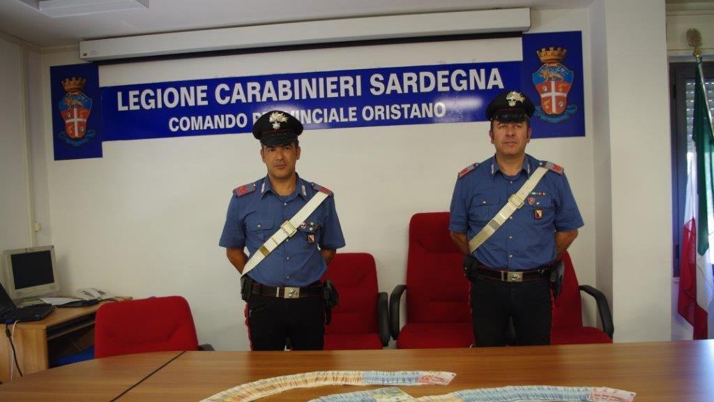 I soldi sequestrati dai carabinieri