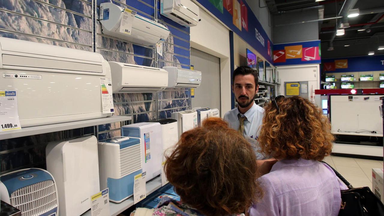 Ventilatori esauriti: per battere il caldo solo i condizionatori