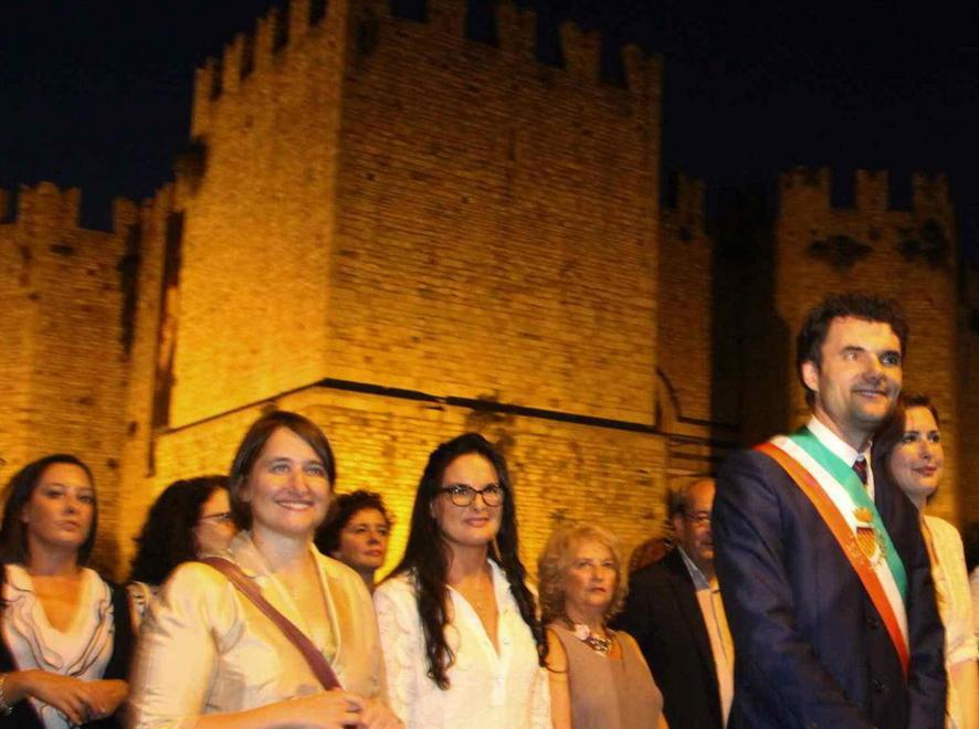 Corteggio più snello Ostensione a metà serata 