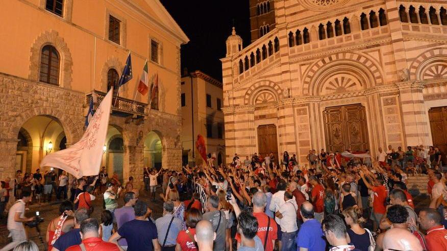 I tifosi alla carica «Per cosa saranno usati questi soldi?»