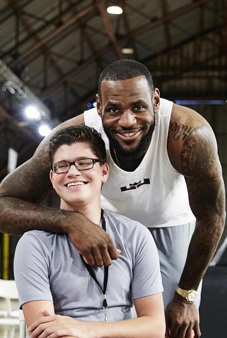 E Matthew vinse la sfida delle Nike “speciali” 