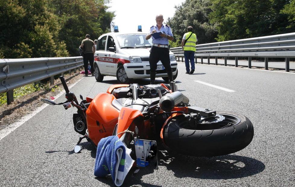 Tamponamento sulla Variante Feriti quattro motociclisti
