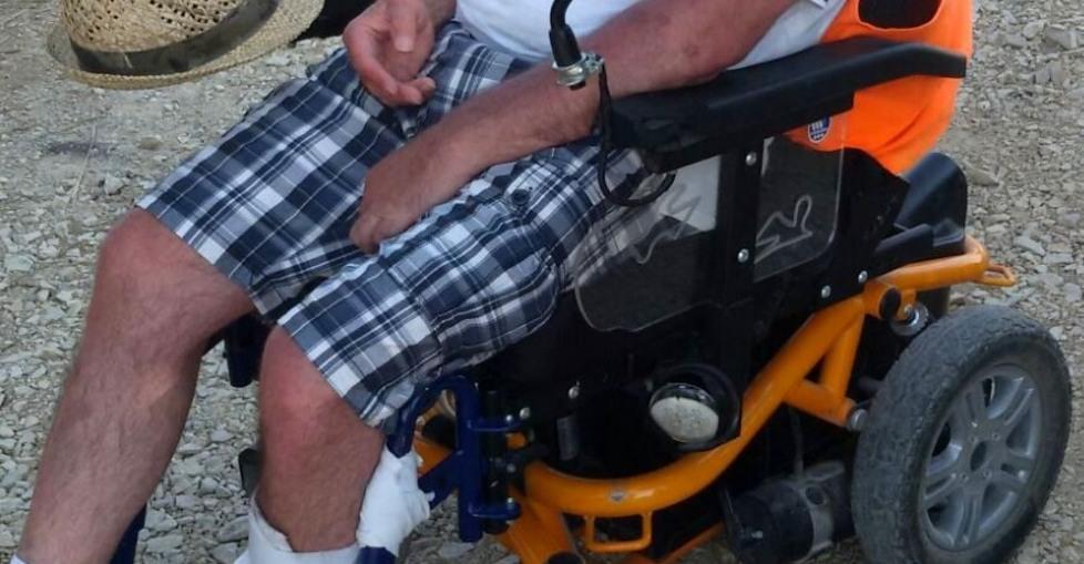 Rubano carrozzina elettrica di un disabile, due denunce