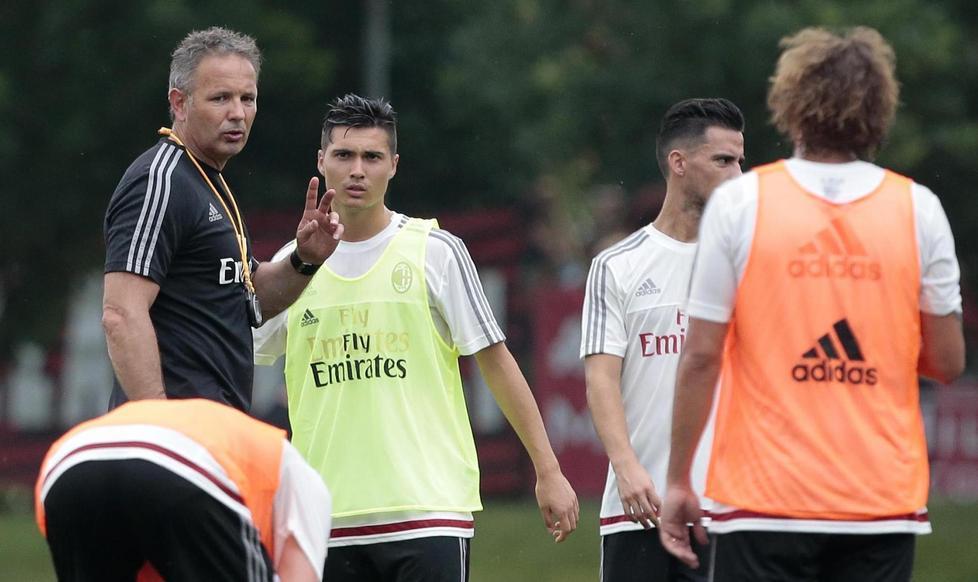 Il Milan abbraccia Bacca: «Con me in Europa»