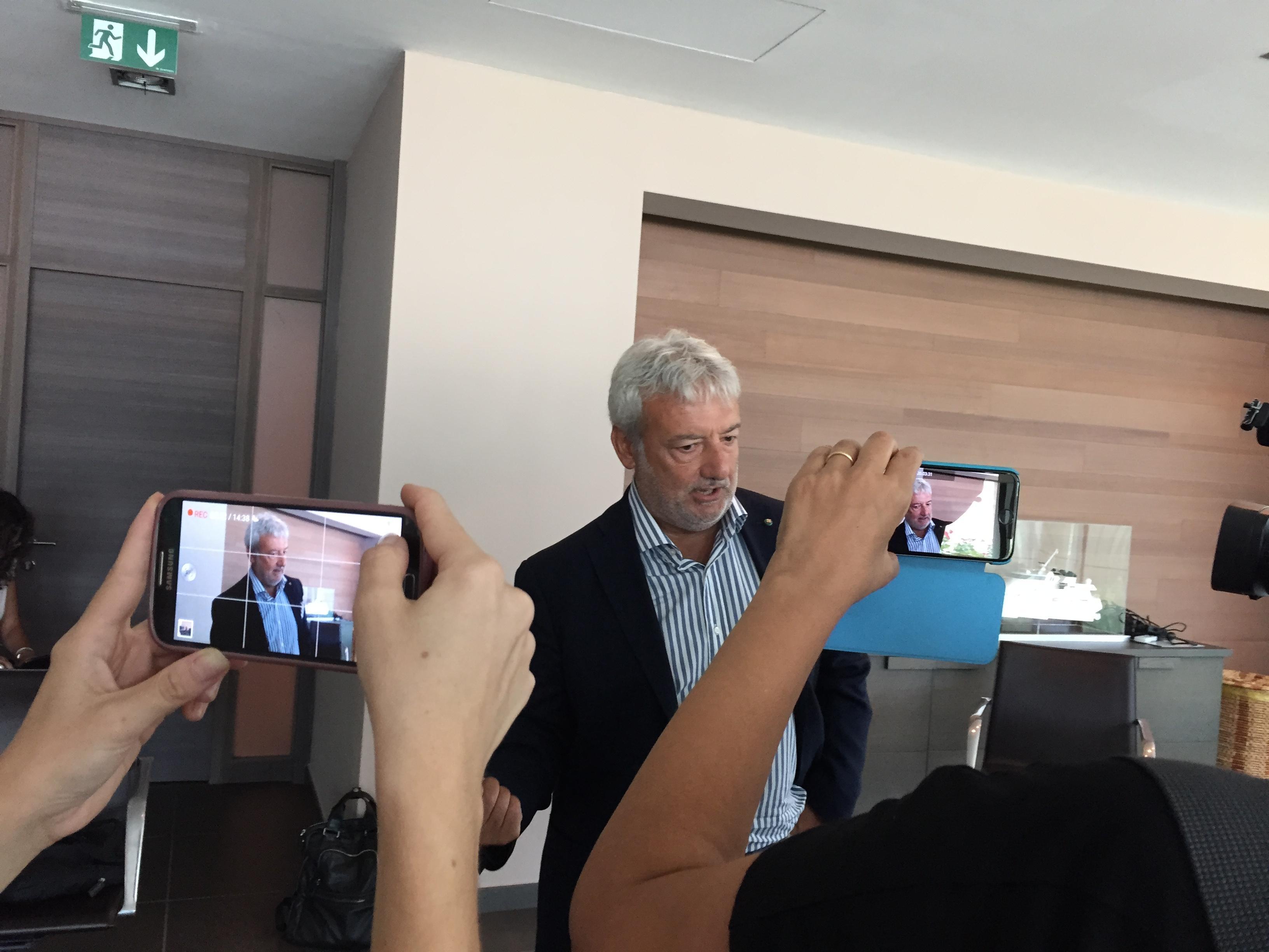 Il manager Lucio Rispo durante la conferenza stampa 