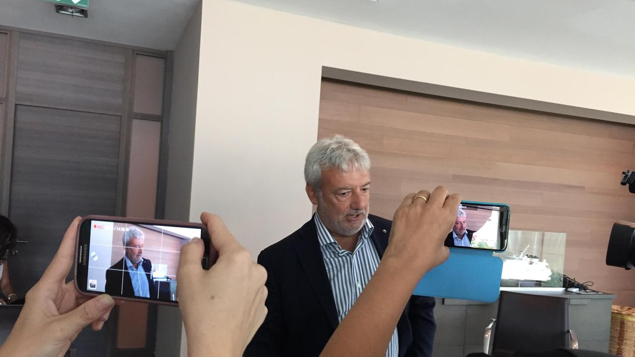 Il manager Lucio Rispo durante la conferenza stampa