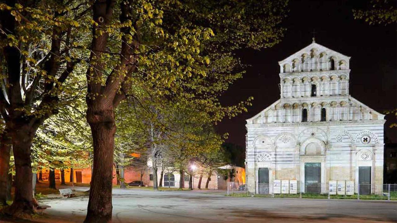 La chiesa di San Paolo a Ripa d'Arno fotografata di notte da Fabio Muzzi
